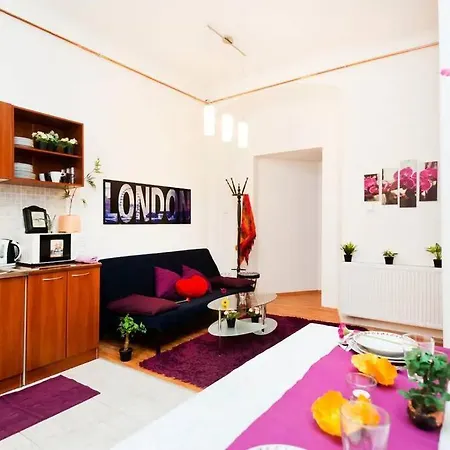 4 Bedroom Flat Near The Center Appartement *