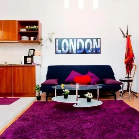 4 Bedroom Flat Near The Center *